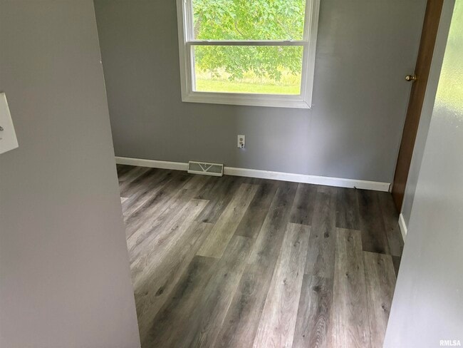 Building Photo - 50 Iroquois Dr