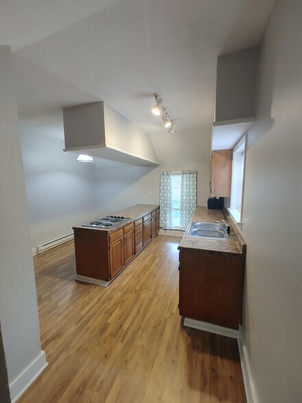 Primary Photo - 231 Avon Ave