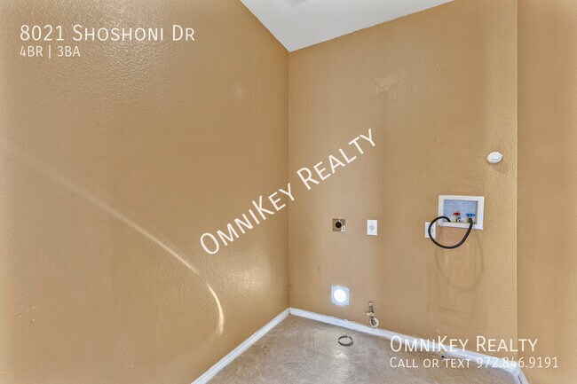Building Photo - 8021 Shoshoni Dr
