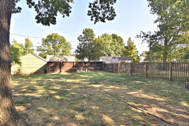 Building Photo - Remodeled bungalow in the heart of Mid-town