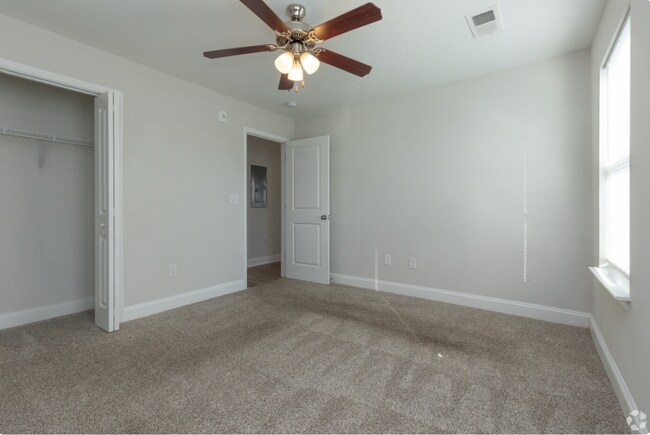 Building Photo - 217 Walnut Hill Dr