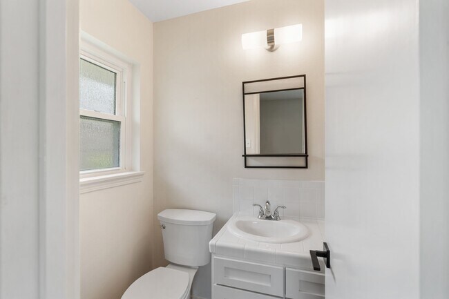 Building Photo - 935 Stonecrest Dr