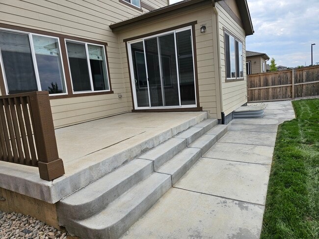 Building Photo - 10869 Wooden Pole Dr