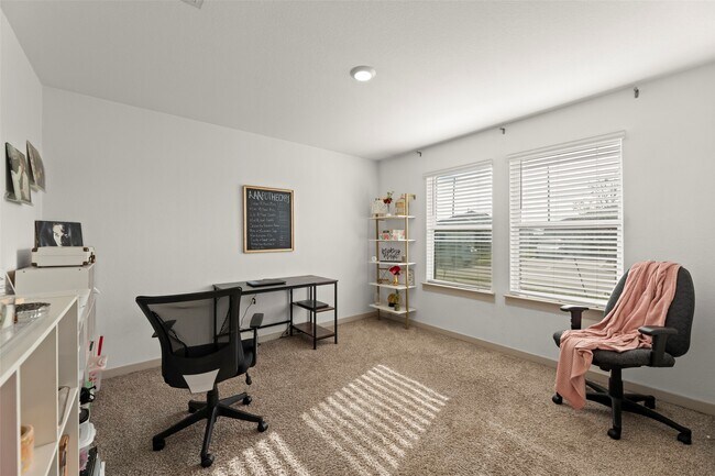 Building Photo - 8114 Buck Ln