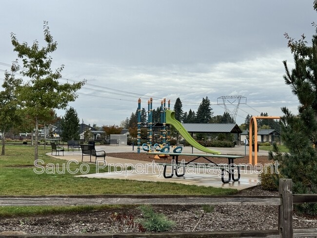 Building Photo - 5715 SE 79th Ave