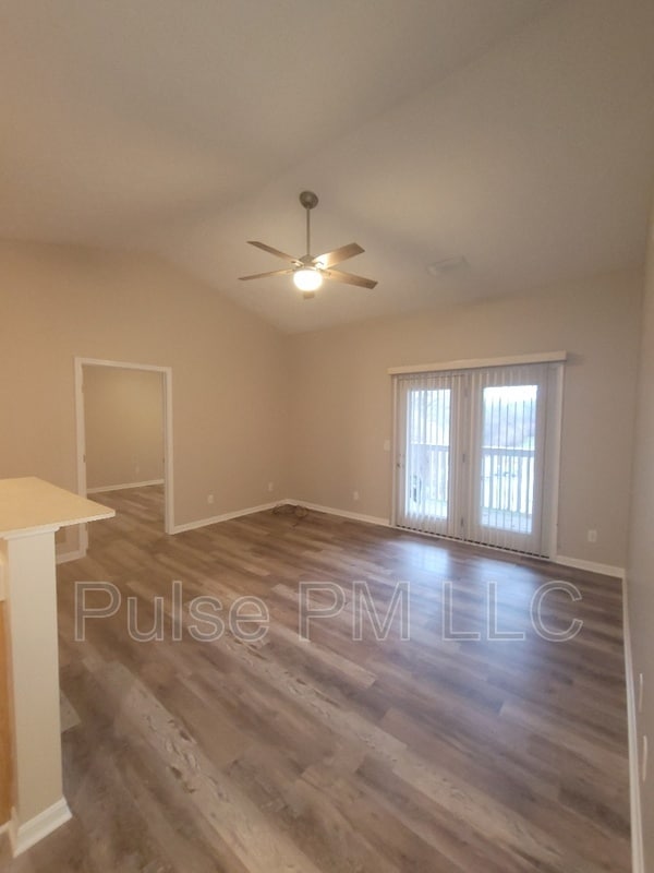 Building Photo - 2990 Sequoia Dr