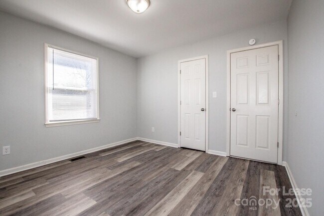 Building Photo - 1159 Camp Creek Rd