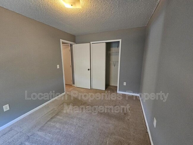 Building Photo - 3923 Overland Dr