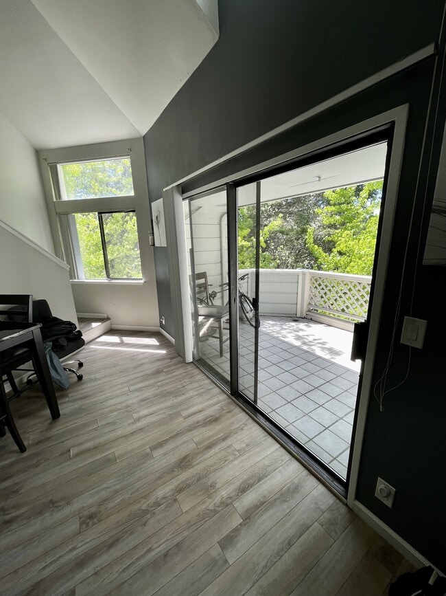 Building Photo - 2601 Willowbrook Ln