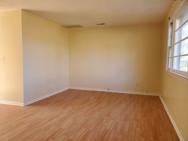 Building Photo - Oxford Heights Subdivision