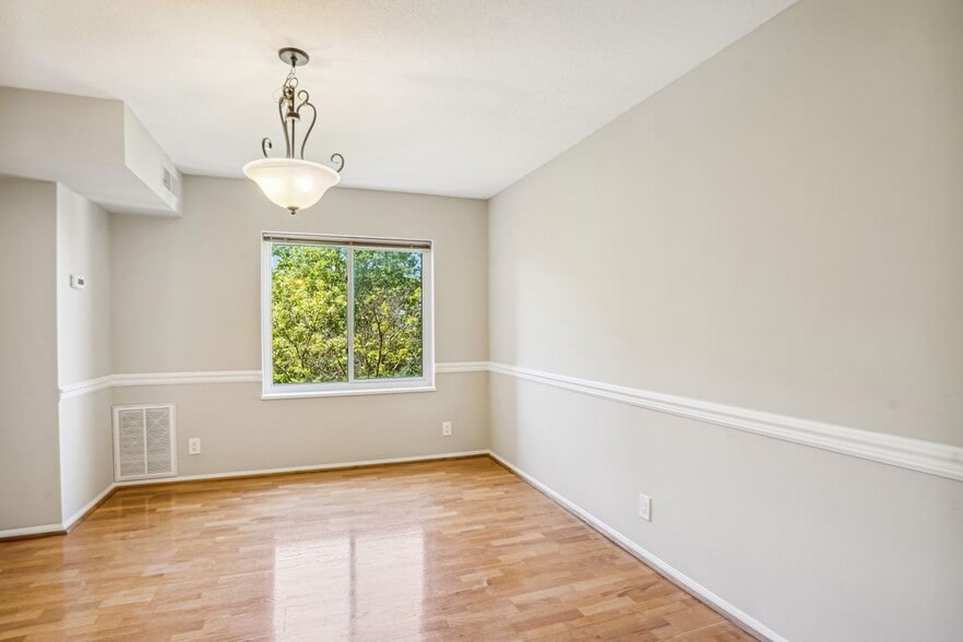 Building Photo - 8370 Greensboro Dr