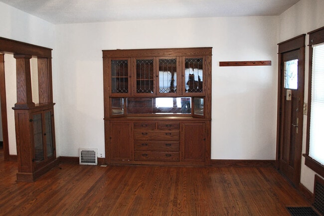 Building Photo - 403 E Smith Ave