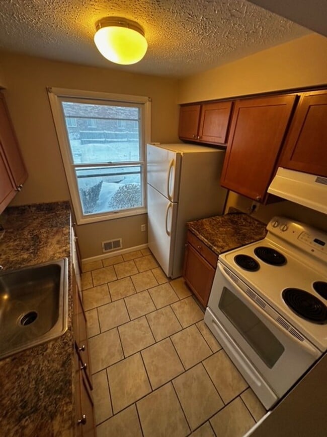 Building Photo - 1290 Emerson St