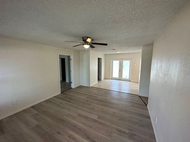 Building Photo - Recently Updated - 4/2 in Orlando - Excell...