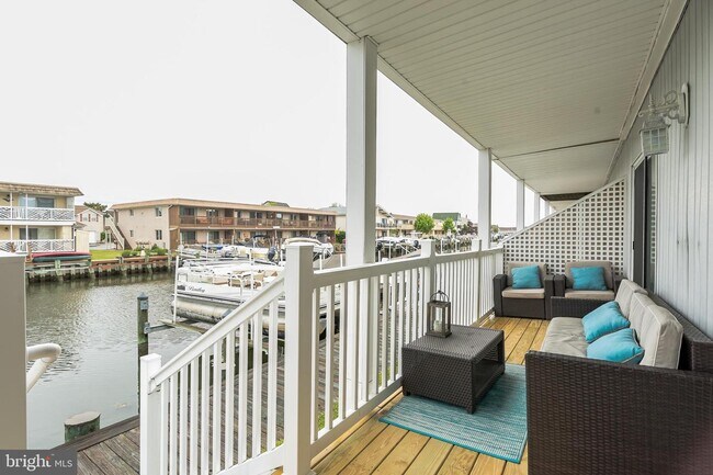 Building Photo - 121 Newport Bay Dr