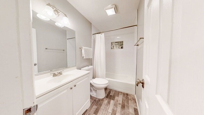 Building Photo - 32 Marion St