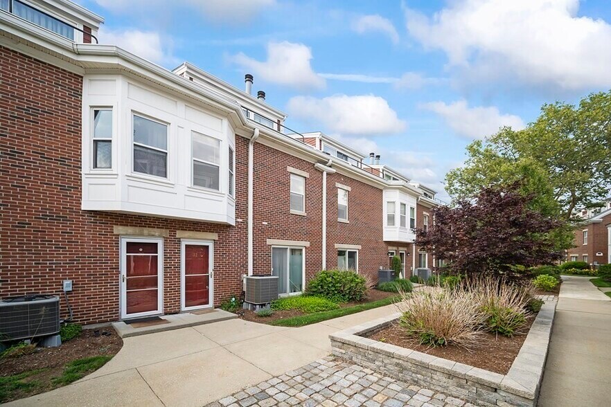 Building Photo - 148 Quincy Shore Dr