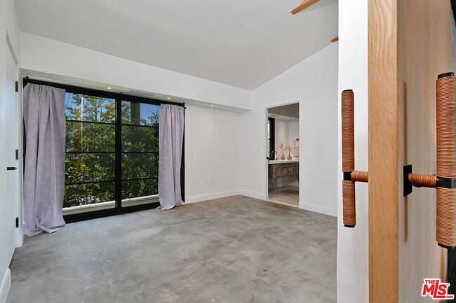 Building Photo - 2145 Linda Flora Dr