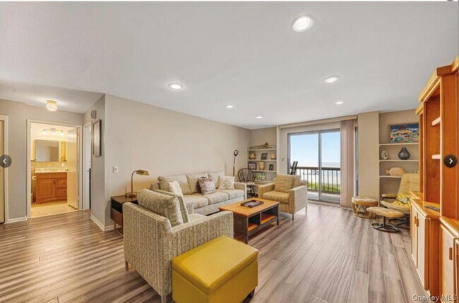 Building Photo - 360 Shore Rd