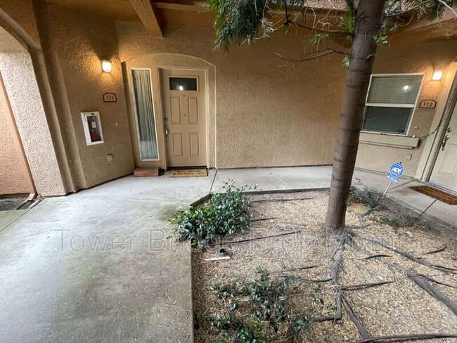 Building Photo - 1900 Danbrook Dr