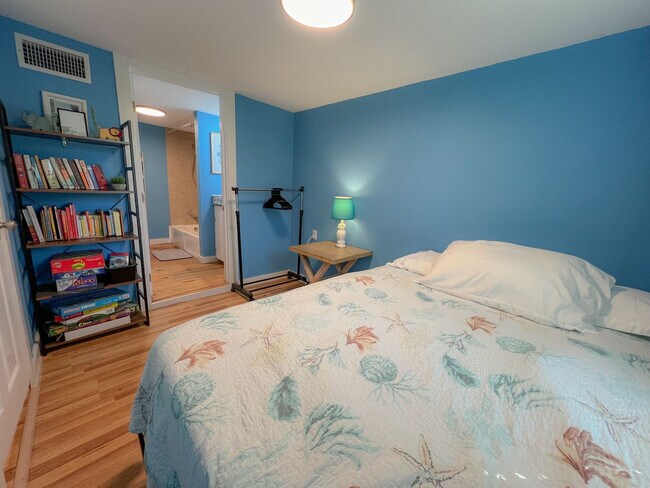 Building Photo - 822 N Ann St