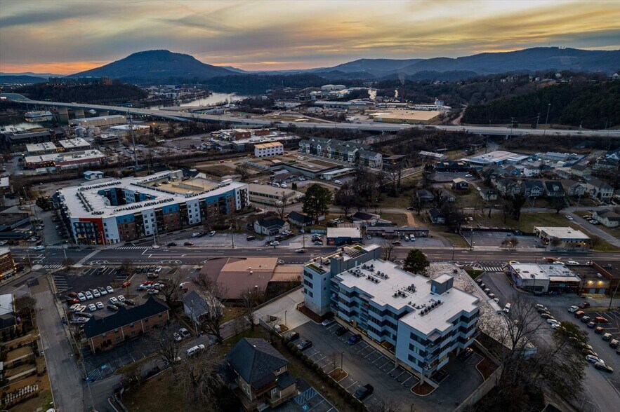 Building Photo - 411 Fairpoint St