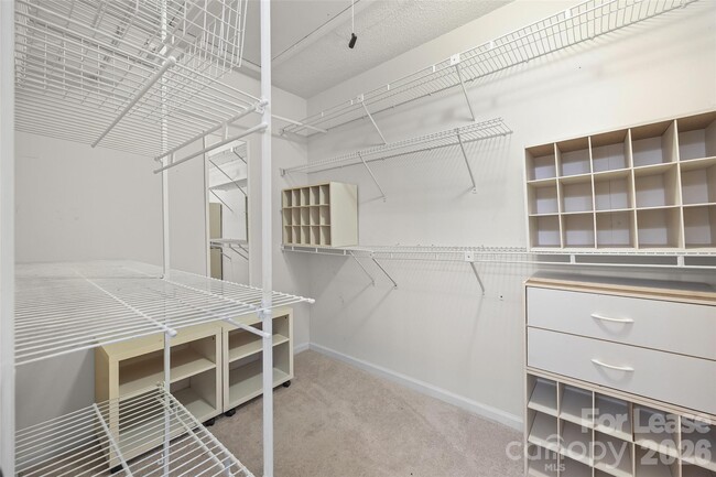 Building Photo - 372 Northwest Dr