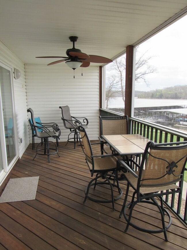 Building Photo - Lakefront 2 bedroom Condo For Rent