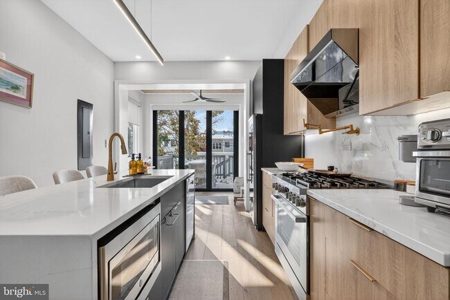 Building Photo - 32 Adams St NW