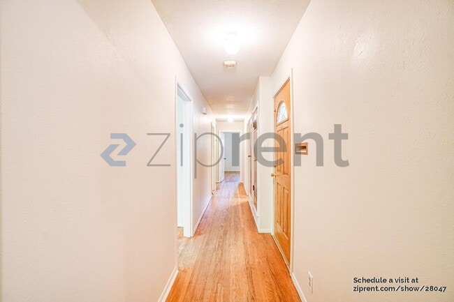 Building Photo - 1201 Ravenwood Dr