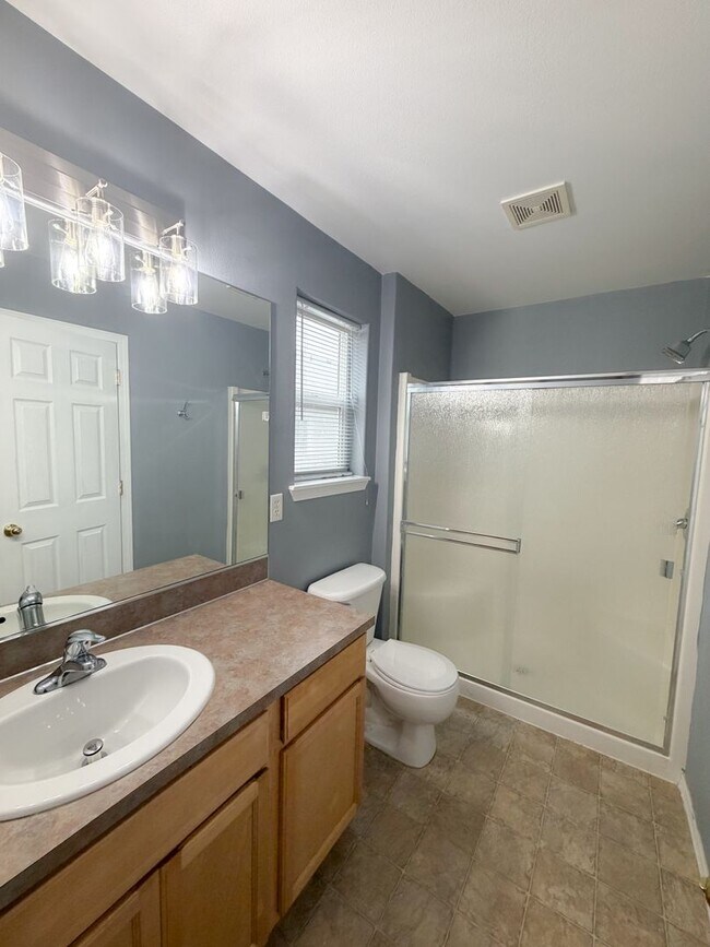 Building Photo - Beautiful 3 Bedroom Home in North East Salem