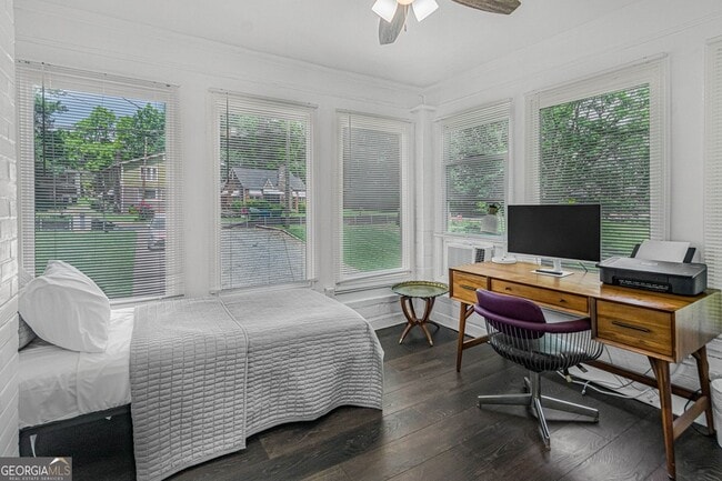 Building Photo - 2100 Cascade Rd