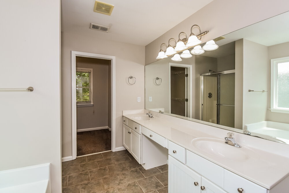 Building Photo - 226 Elmbrook Ln