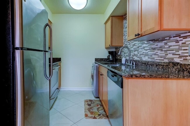 Building Photo - 5092 Beach Dr SE