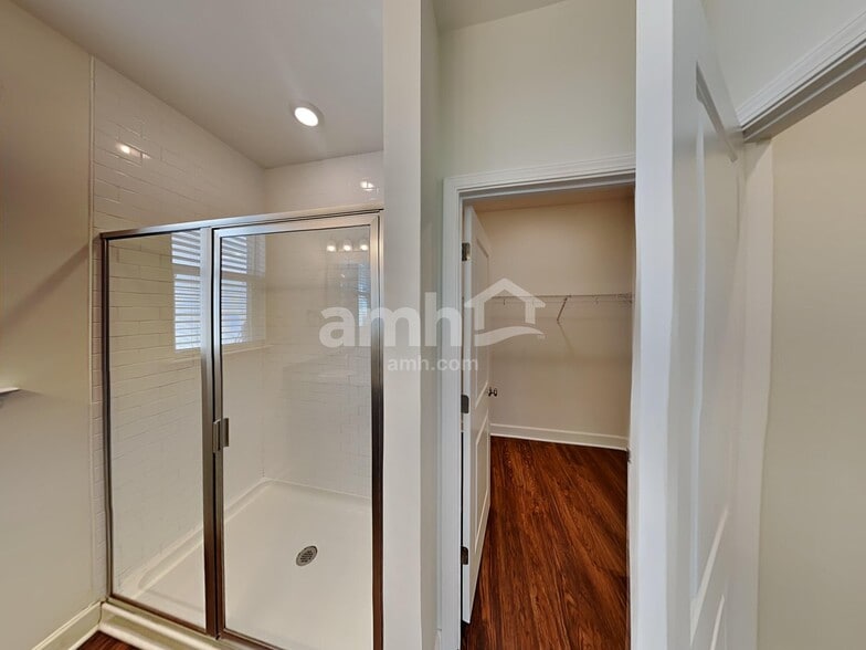 Building Photo - 5820 Zurich Rd