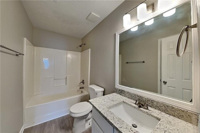 Building Photo - 11 Emerald Ct