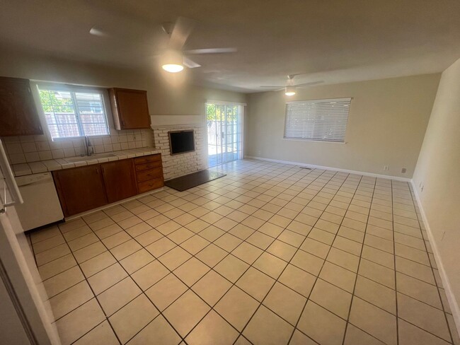Building Photo - Spacious 4 bed 2 bath home in Fremont. Exc...