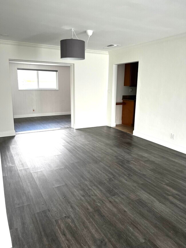 Building Photo - 750 NW 44th Ave