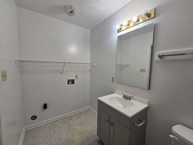 Building Photo - 190 Bahia Ln