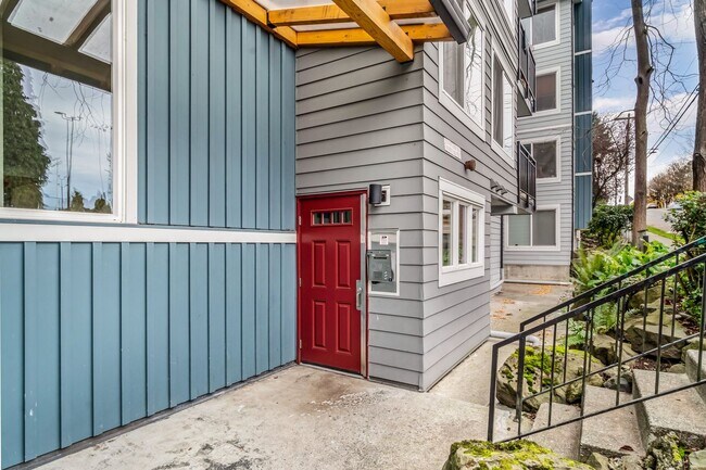 Building Photo - 715 N 130th St