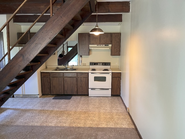 Building Photo - 160 Logan Rd