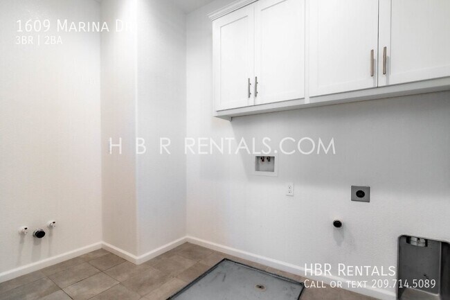 Building Photo - 1609 Marina Dr