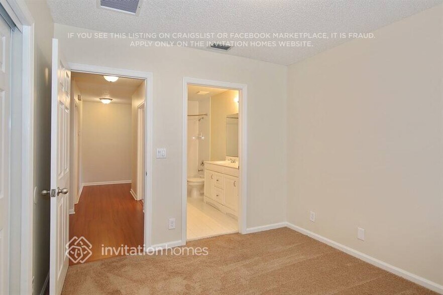 Building Photo - 1211 NW 193rd Ave