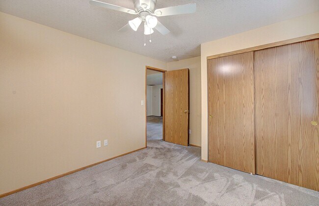 Building Photo - This one level charmer won't last long! 3 bedrooms, 2 baths, fully fenced yard, pets welcome!