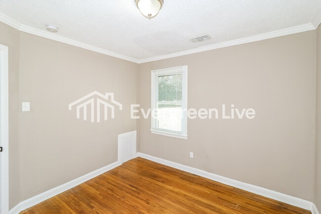 Building Photo - 965 Goodman St