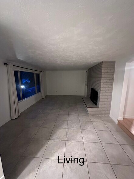 Building Photo - 610 Spencer Ct