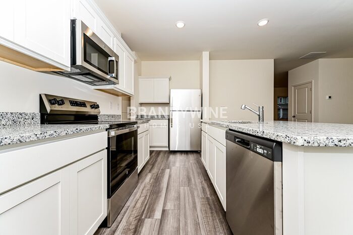 Building Photo - 7625 Saffron Ave