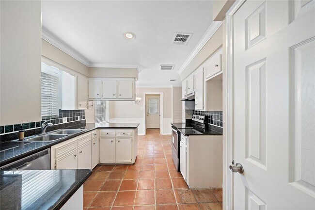 Building Photo - 12350 Attlee Dr