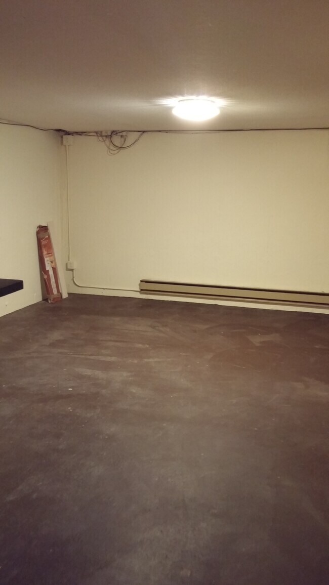 Building Photo - 32 Webster Ct