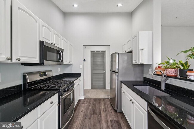 Building Photo - 2444 Blue Spring Ct